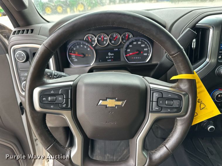 image for item ER8715 2019 Chevrolet Silverado 1500 Crew Cab pickup truck