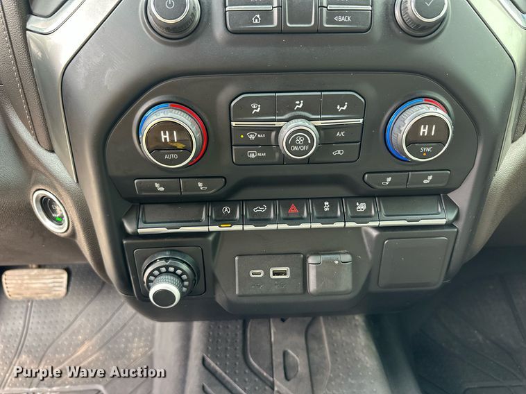 image for item ER8715 2019 Chevrolet Silverado 1500 Crew Cab pickup truck