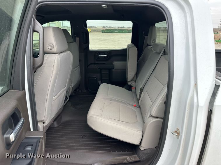 image for item ER8715 2019 Chevrolet Silverado 1500 Crew Cab pickup truck