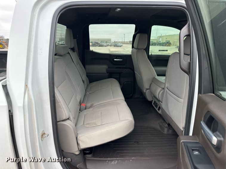 image for item ER8715 2019 Chevrolet Silverado 1500 Crew Cab pickup truck