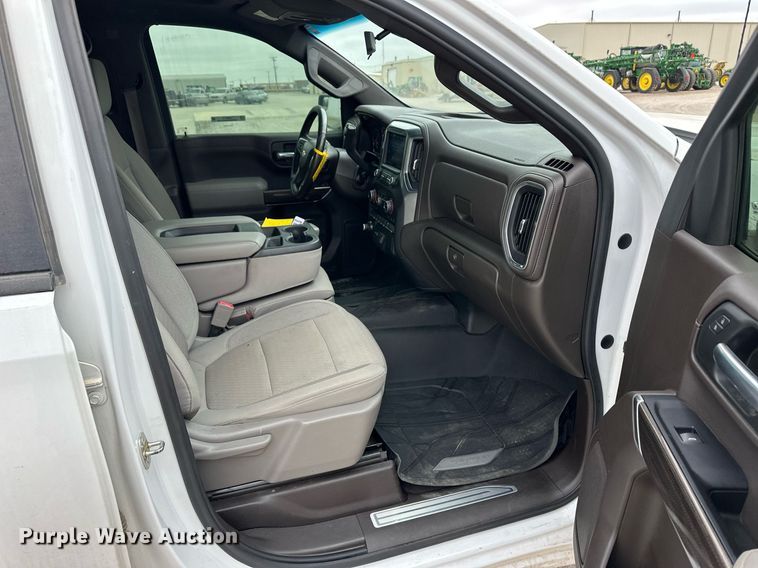 image for item ER8715 2019 Chevrolet Silverado 1500 Crew Cab pickup truck