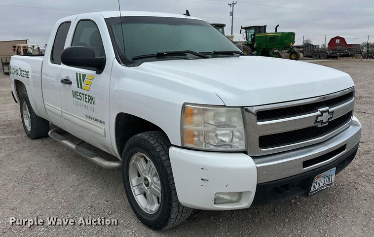 image for item ER8716 2011 Chevrolet Silverado 1500 Ext. Cab pickup truck