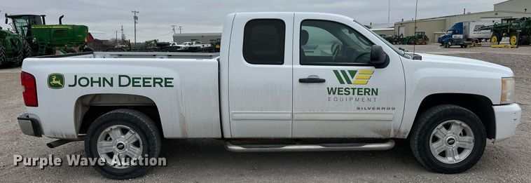 image for item ER8716 2011 Chevrolet Silverado 1500 Ext. Cab pickup truck