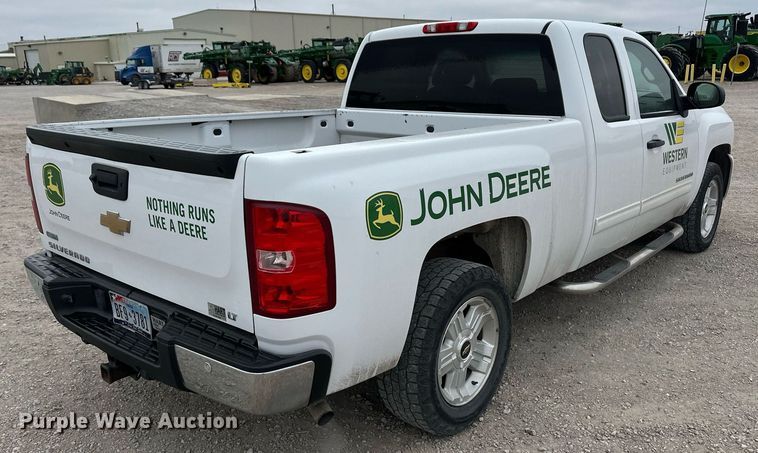 image for item ER8716 2011 Chevrolet Silverado 1500 Ext. Cab pickup truck