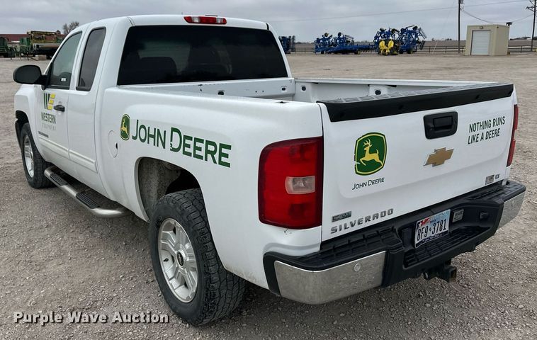 image for item ER8716 2011 Chevrolet Silverado 1500 Ext. Cab pickup truck