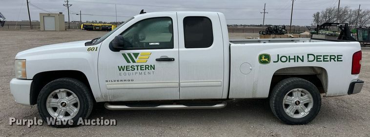 image for item ER8716 2011 Chevrolet Silverado 1500 Ext. Cab pickup truck