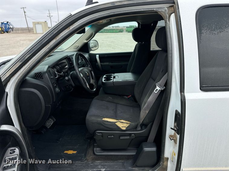 image for item ER8716 2011 Chevrolet Silverado 1500 Ext. Cab pickup truck