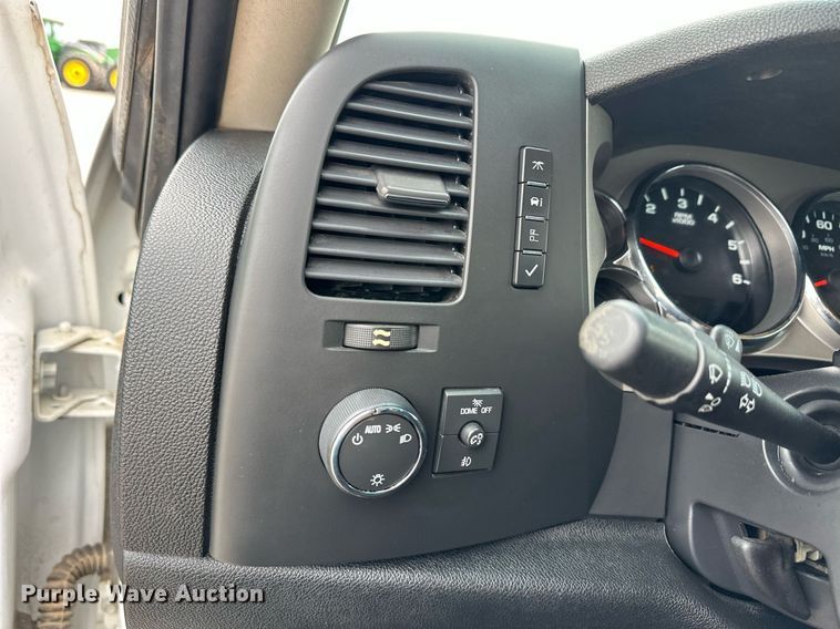 image for item ER8716 2011 Chevrolet Silverado 1500 Ext. Cab pickup truck