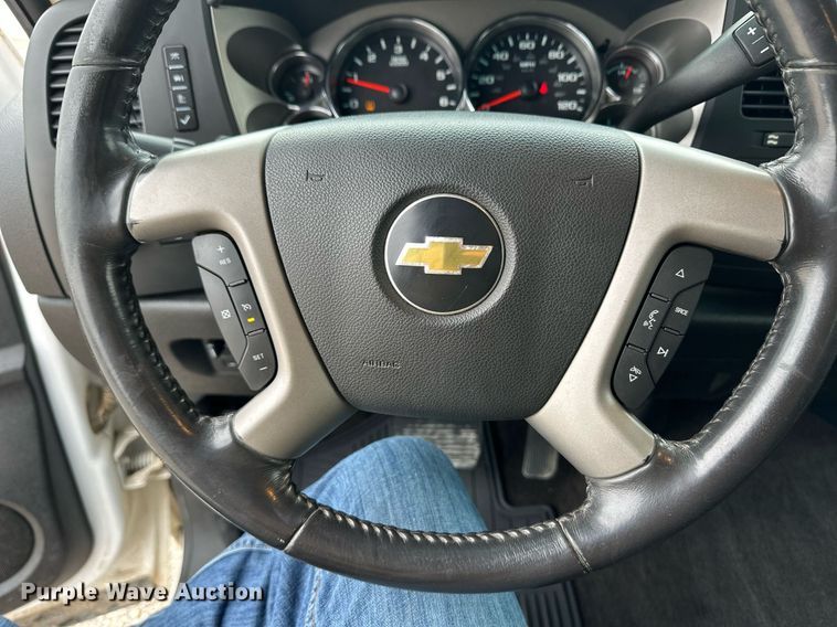 image for item ER8716 2011 Chevrolet Silverado 1500 Ext. Cab pickup truck