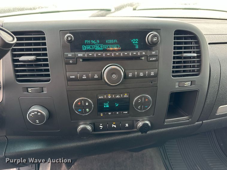 image for item ER8716 2011 Chevrolet Silverado 1500 Ext. Cab pickup truck