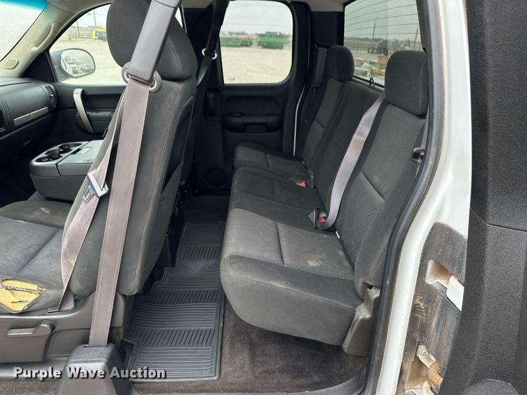 image for item ER8716 2011 Chevrolet Silverado 1500 Ext. Cab pickup truck