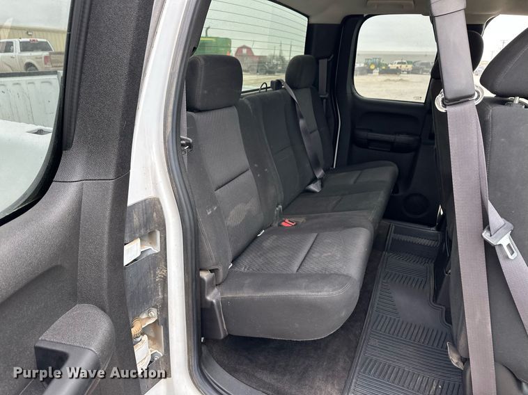 image for item ER8716 2011 Chevrolet Silverado 1500 Ext. Cab pickup truck