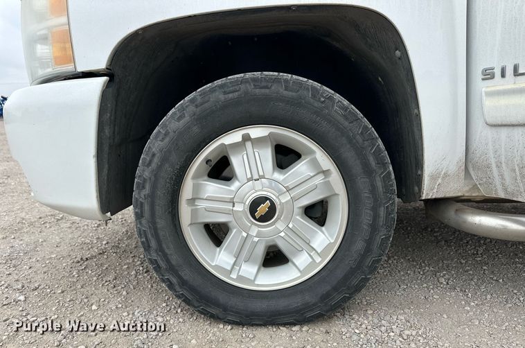image for item ER8716 2011 Chevrolet Silverado 1500 Ext. Cab pickup truck