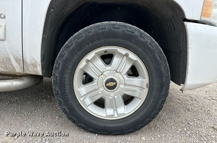 image for item ER8716 2011 Chevrolet Silverado 1500 Ext. Cab pickup truck