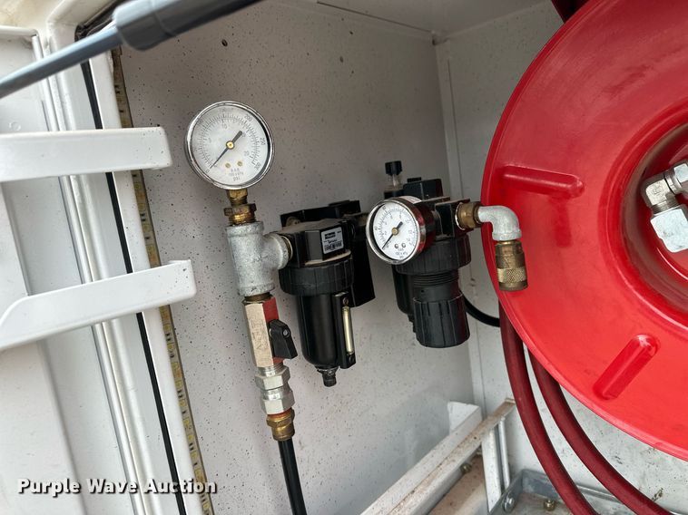 image for item ER8721 2021 Ford F550 SuperCab utility / service truck