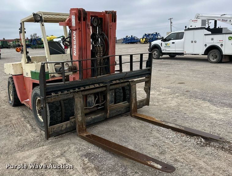 image for item ER8724 Nissan DF05A70V forklift