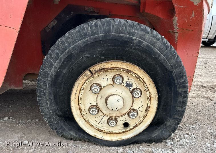 image for item ER8724 Nissan DF05A70V forklift