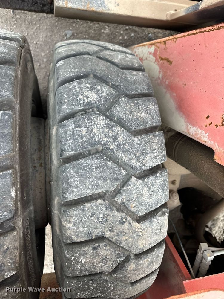 image for item ER8724 Nissan DF05A70V forklift