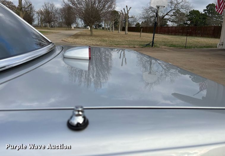 image for item EY9908 1987 Mercedes Benz 560 SL 