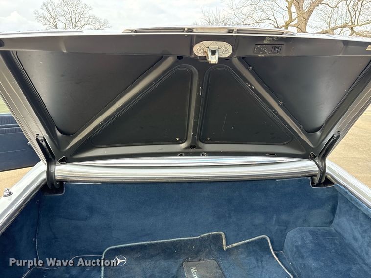 image for item EY9908 1987 Mercedes Benz 560 SL 