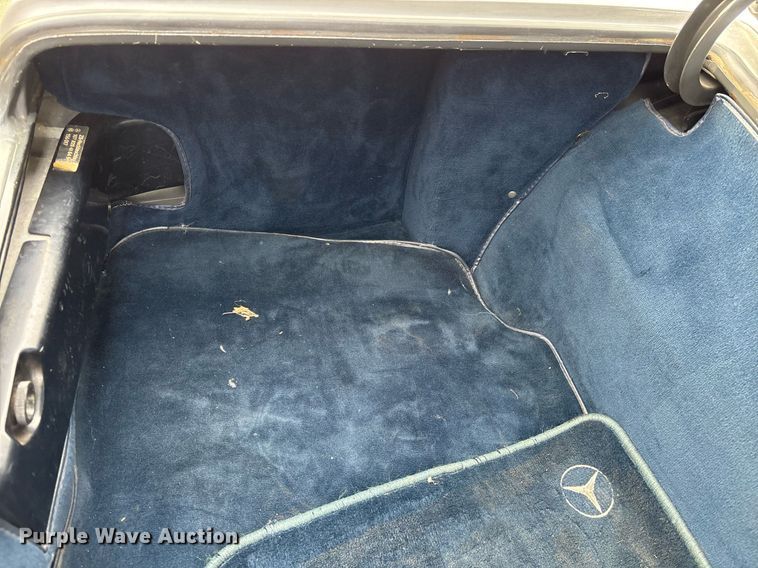 image for item EY9908 1987 Mercedes Benz 560 SL 