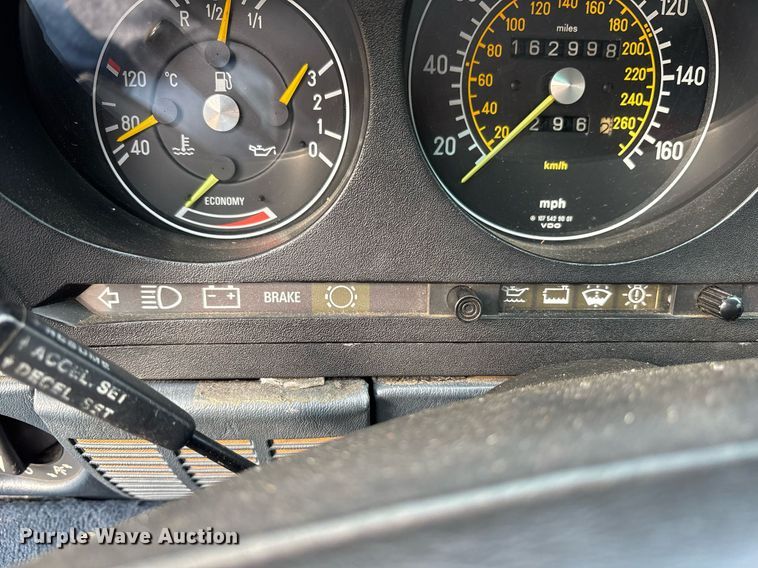 image for item EY9908 1987 Mercedes Benz 560 SL 