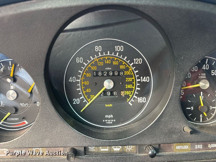 image for item EY9908 1987 Mercedes Benz 560 SL 