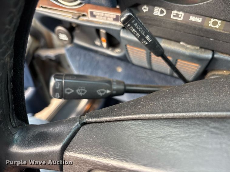 image for item EY9908 1987 Mercedes Benz 560 SL 