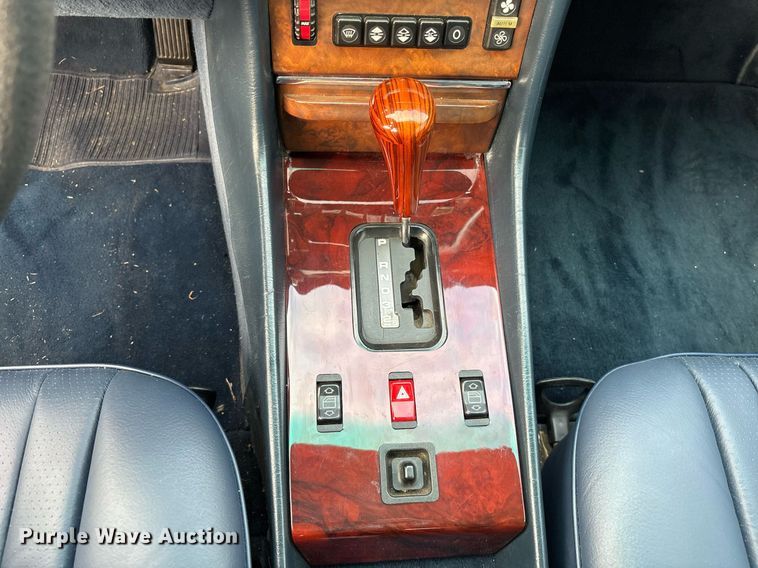 image for item EY9908 1987 Mercedes Benz 560 SL 