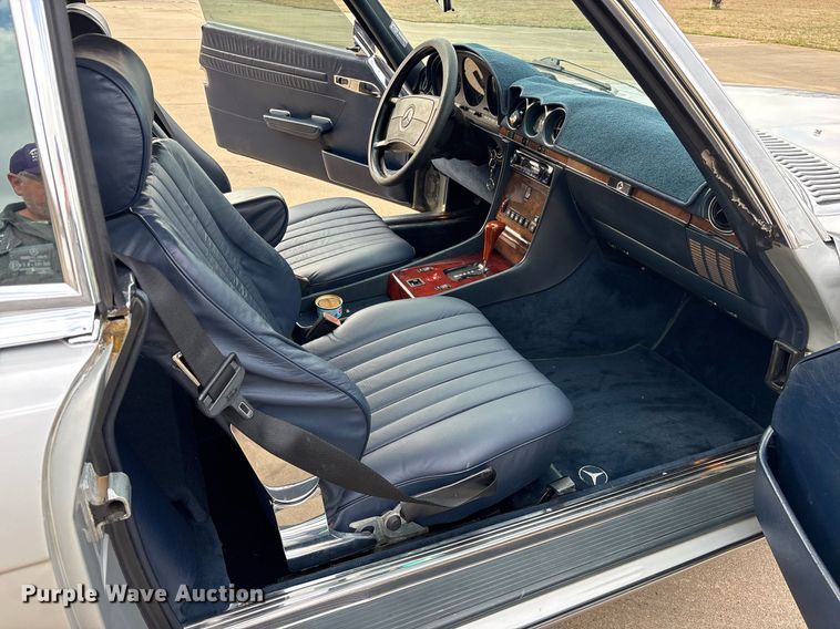 image for item EY9908 1987 Mercedes Benz 560 SL 