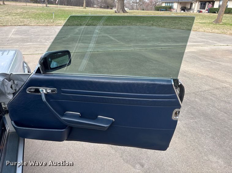 image for item EY9908 1987 Mercedes Benz 560 SL 