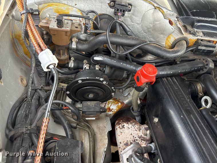 image for item EY9908 1987 Mercedes Benz 560 SL 