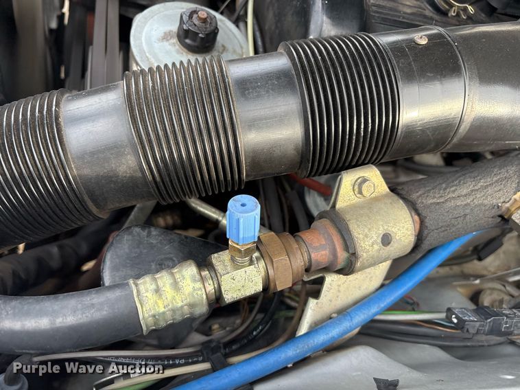 image for item EY9908 1987 Mercedes Benz 560 SL 