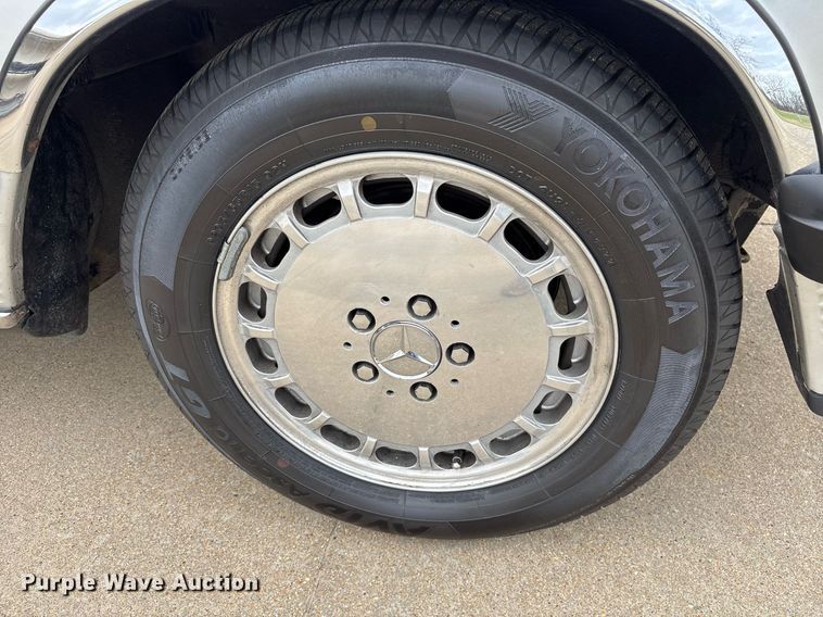 image for item EY9908 1987 Mercedes Benz 560 SL 