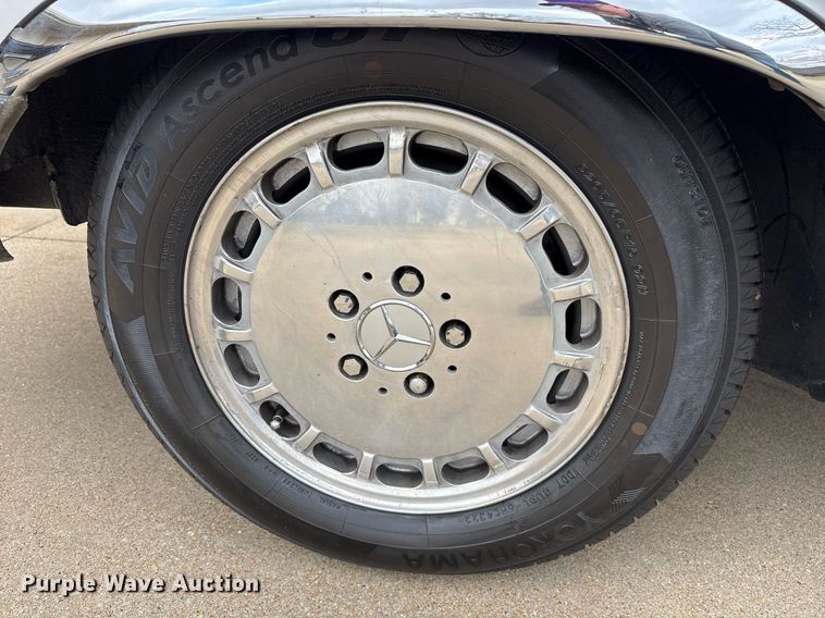 image for item EY9908 1987 Mercedes Benz 560 SL 