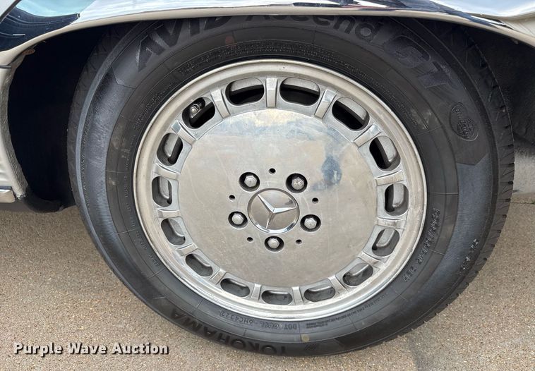 image for item EY9908 1987 Mercedes Benz 560 SL 