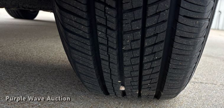 image for item EY9908 1987 Mercedes Benz 560 SL 