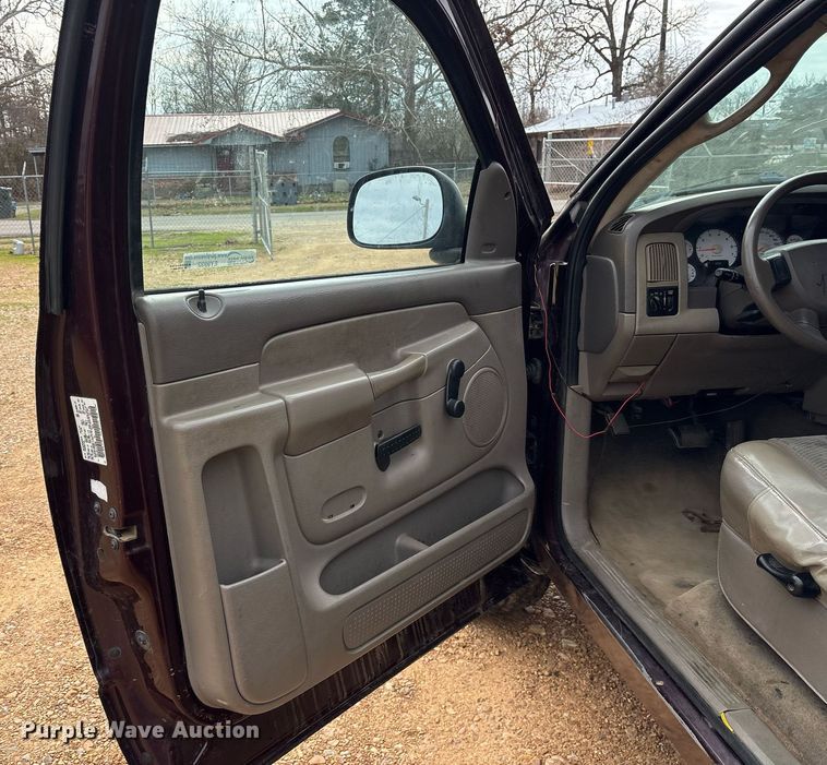 image for item EY9932 2004 Dodge Ram 1500 pickup truck