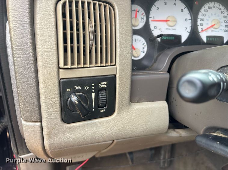 image for item EY9932 2004 Dodge Ram 1500 pickup truck