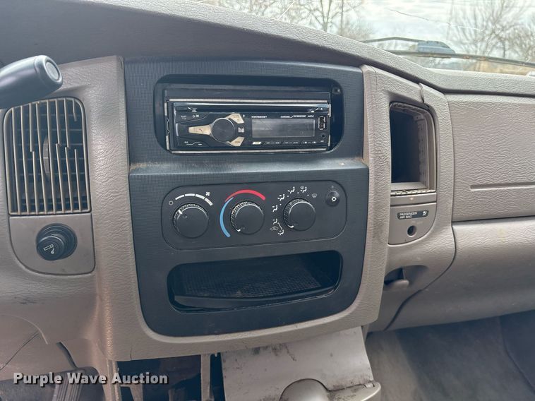 image for item EY9932 2004 Dodge Ram 1500 pickup truck