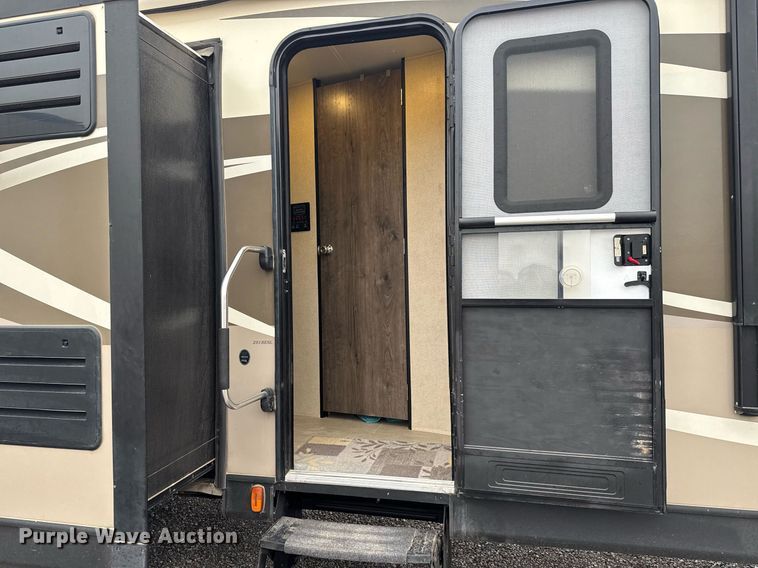 image for item LH9481 2017 Keystone  Kodiak Ultra-Lite camper