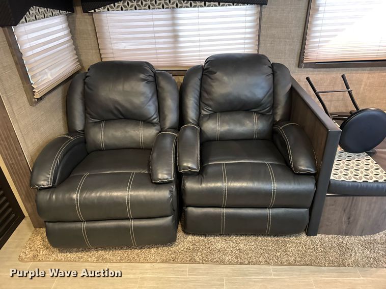 image for item LH9481 2017 Keystone  Kodiak Ultra-Lite camper