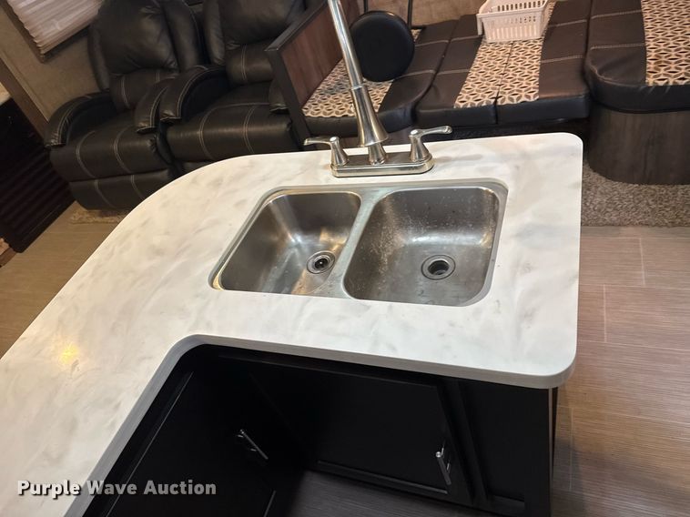 image for item LH9481 2017 Keystone  Kodiak Ultra-Lite camper