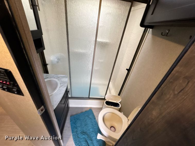 image for item LH9481 2017 Keystone  Kodiak Ultra-Lite camper