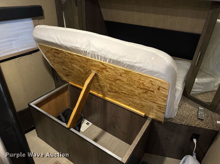 image for item LH9481 2017 Keystone  Kodiak Ultra-Lite camper