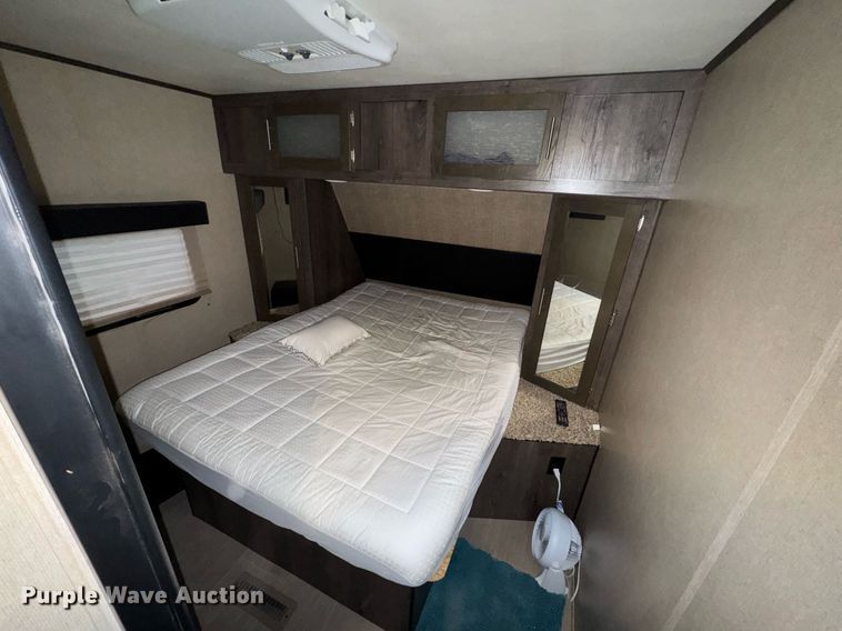 image for item LH9481 2017 Keystone  Kodiak Ultra-Lite camper