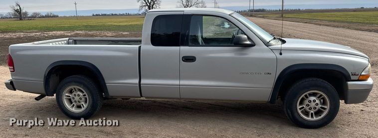 image for item LH9532 1998 Dodge Dakota SLT Club Cab pickup truck