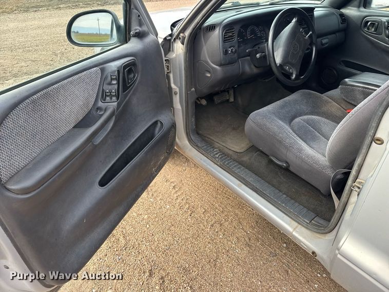 image for item LH9532 1998 Dodge Dakota SLT Club Cab pickup truck