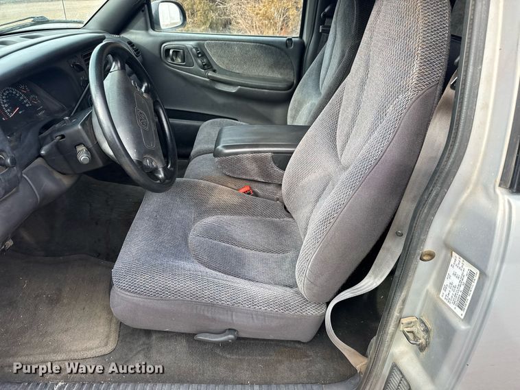 image for item LH9532 1998 Dodge Dakota SLT Club Cab pickup truck