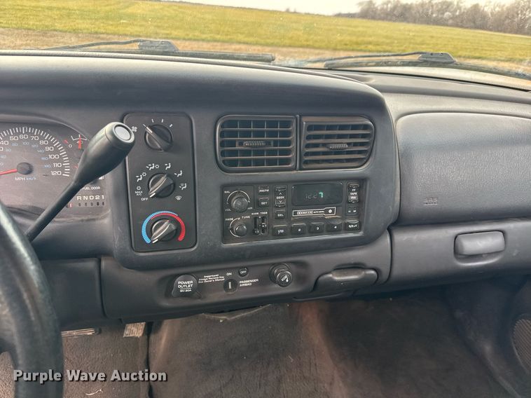 image for item LH9532 1998 Dodge Dakota SLT Club Cab pickup truck